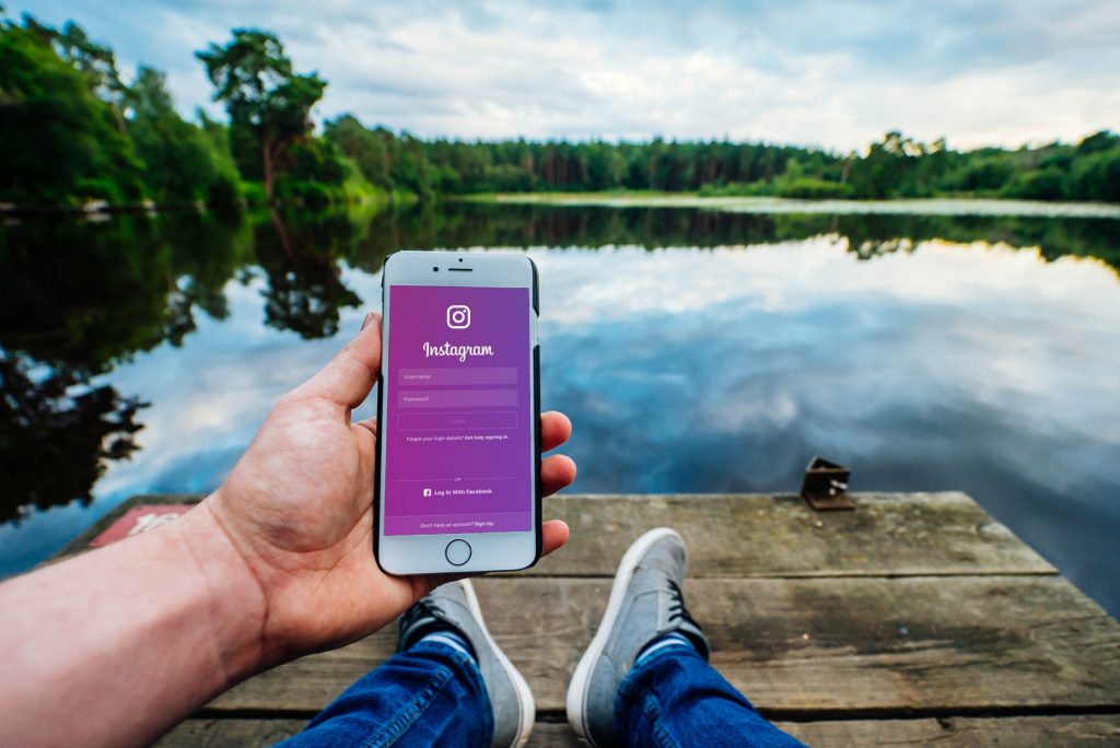 Smartphone met Instagram startscherm